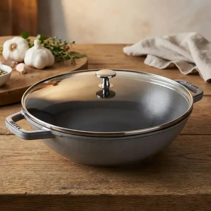 STAUB Cast 30 cm - patelnia / wok żeliwny z dwoma uchwytami i pokrywką Okazja