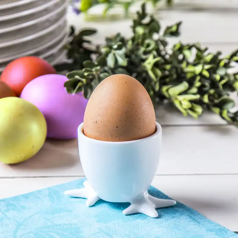 Kieliszek na jajko porcelanowy ŁAPKI BIAŁY Oferta limitowana