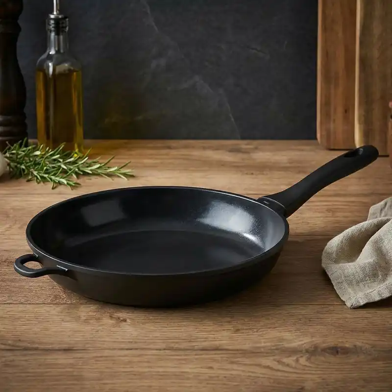 Nie przegap KELA Atura czarna – patelnia ceramiczna 32 cm