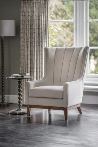 Fotel Taupe Classic 111 cm tapicerowany velvet kremowy klasyczny fotel do salonu Taniej