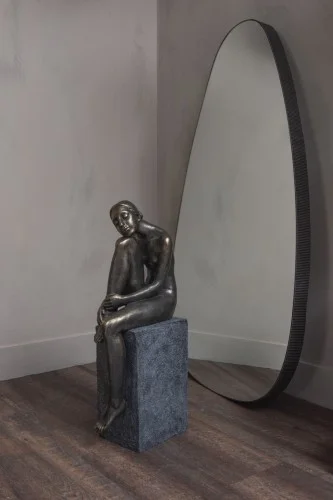 Rzeżba Portland Thinking 75 cm kobieta pogrążona w myślach brąz szarości Hit cenowy